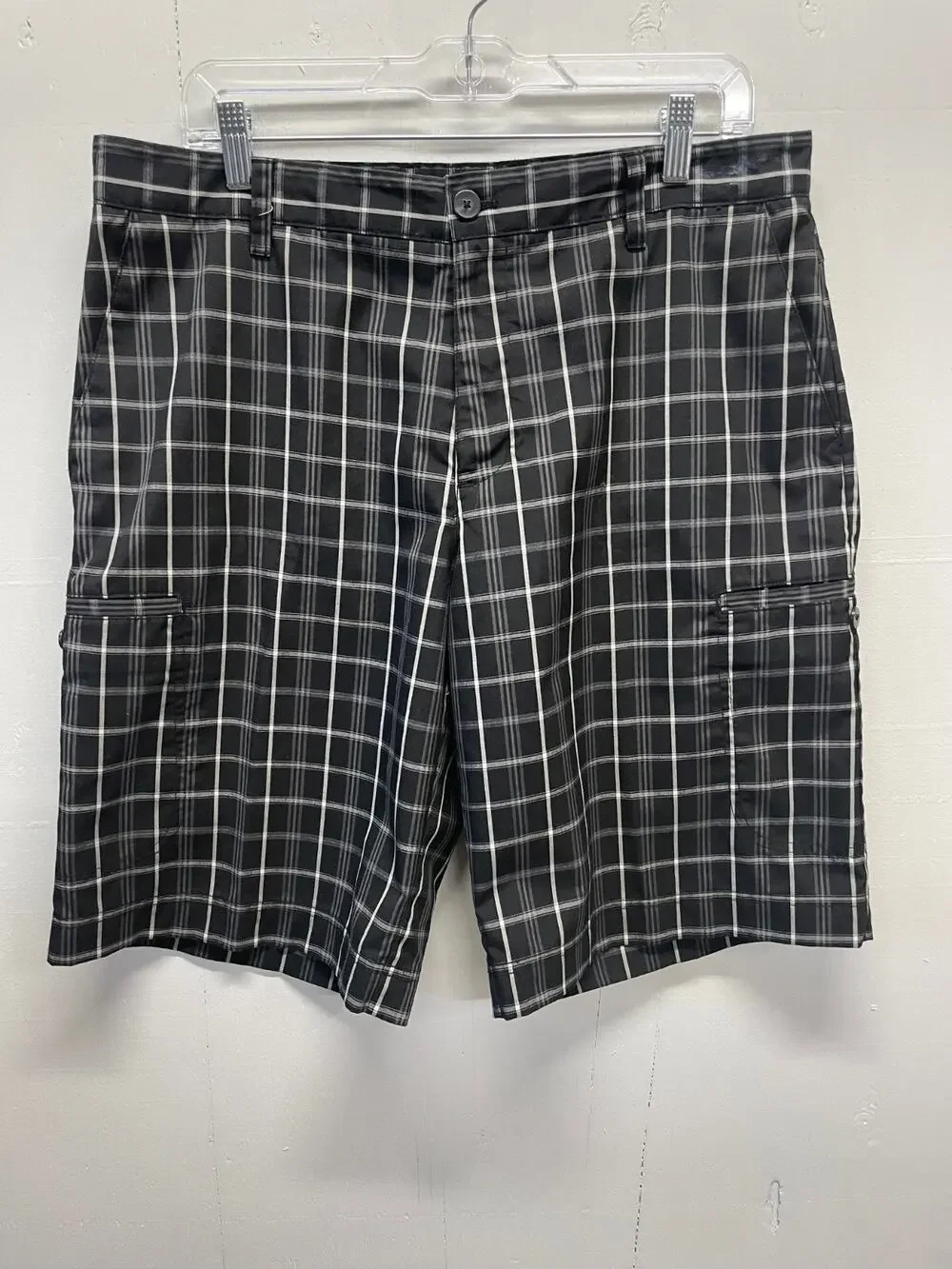 Adidas Men's Shorts Size 34 Black Plaid Golf Activewear Flat Front Chino Style